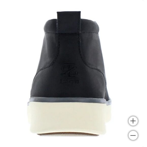 IZOD Men's Chukka Boot NIB - Picture 2 of 6